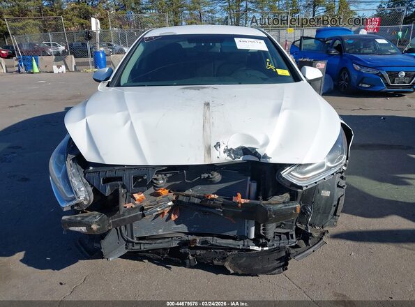5NPE24AF0KH818327 2019 HYUNDAI SONATA White Widok z przodu