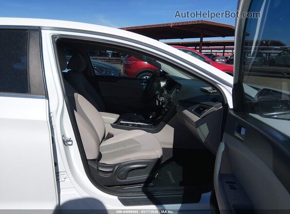 5NPE24AF2HH531077 2017 HYUNDAI SONATA White წინა სალონის ხედი