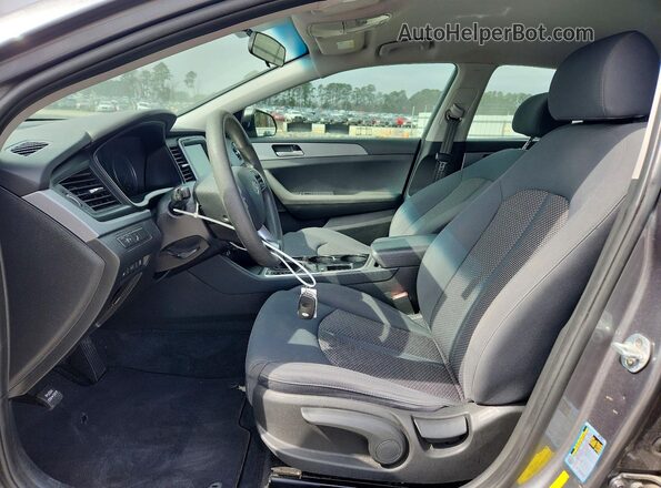 5NPE24AF4JH635429 2018 HYUNDAI SONATA Серый Вид салона спереди