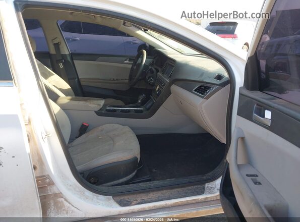 5NPE24AF5GH347699 2016 HYUNDAI SONATA White Вид салону спереду