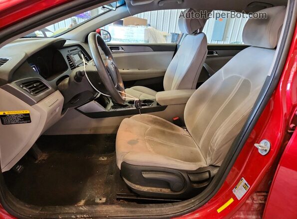 5NPE24AF7HH447563 2017 HYUNDAI SONATA Red Front interior view