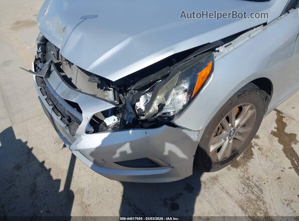 5NPE24AF8HH480524 2017 HYUNDAI SONATA Silver Widok z przodu