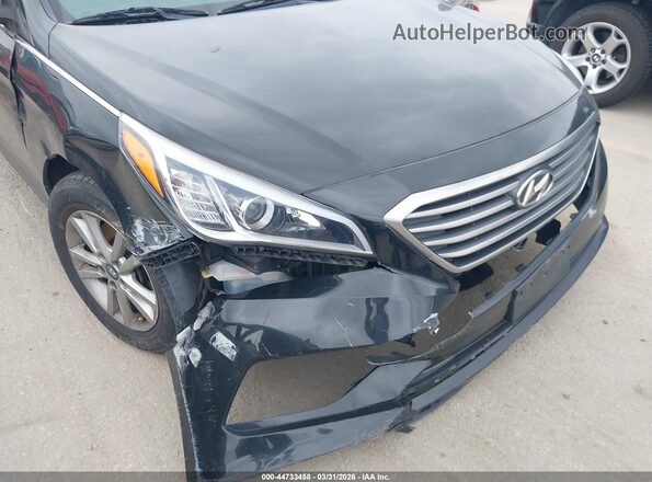 5NPE24AF8HH500948 2017 HYUNDAI SONATA Black Widok z przodu