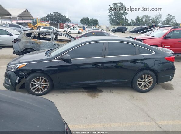 5NPE24AF8HH500948 2017 HYUNDAI SONATA Black Widok wnętrza z tyłu