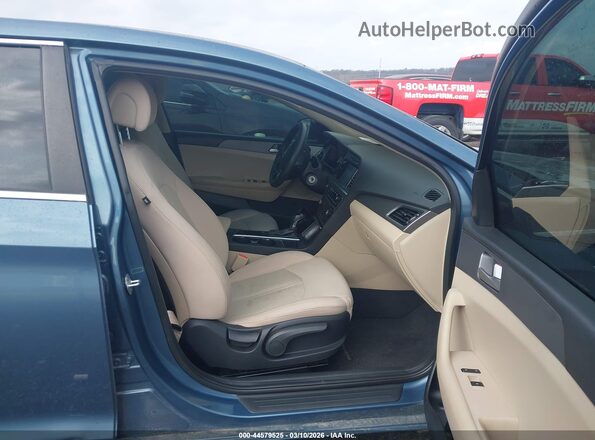 5NPE24AF8HH527650 2017 HYUNDAI SONATA Blue Front interior view