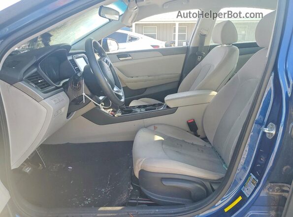 5NPE24AF8JH598434 2018 HYUNDAI SONATA Синий Вид салона спереди