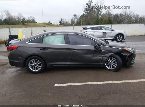 5NPE24AF9HH518892 2017 HYUNDAI SONATA Brown Rear interior view