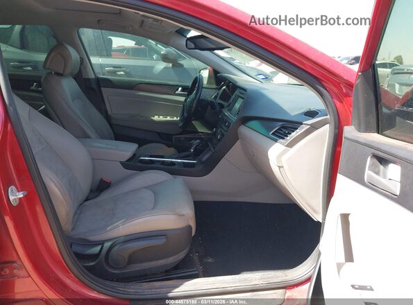 5NPE34AF4HH567396 2017 HYUNDAI SONATA Красный Вид салона спереди