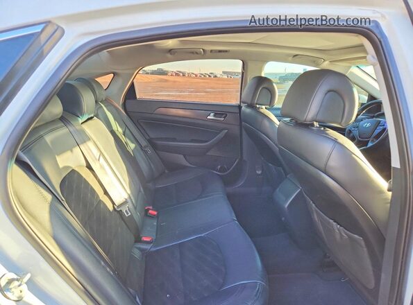 5NPE34AF5GH372101 2016 HYUNDAI SONATA White Vista de los asientos traseros