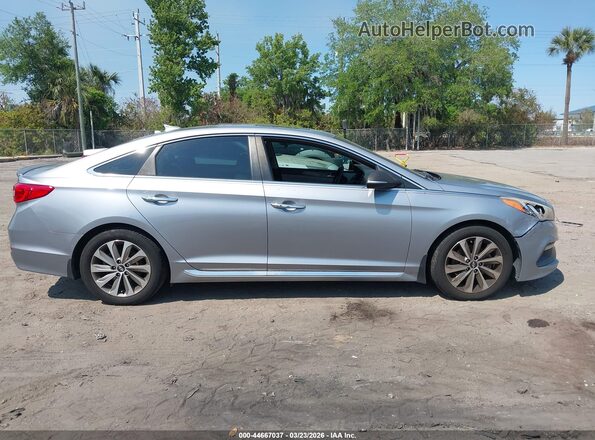 5NPE34AF6HH459197 2017 HYUNDAI SONATA Серебряный Вид задней части салона