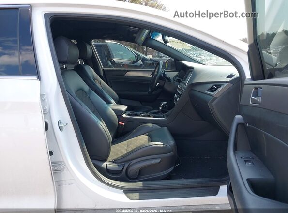 5NPE34AF6JH710323 2018 HYUNDAI SONATA Белый Вид салона спереди