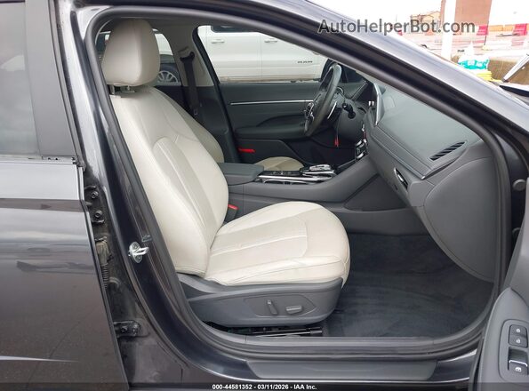 5NPEH4J29MH064701 2021 HYUNDAI SONATA Серый Вид салона спереди