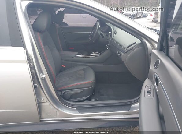 5NPEJ4J22MH065452 2021 HYUNDAI SONATA Gray Widok wnętrza z przodu