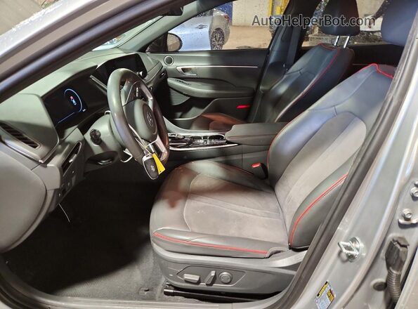5NPEJ4J29MH091773 2021 HYUNDAI SONATA Серебряный Вид салона спереди