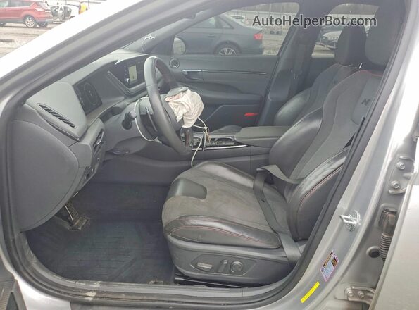 5NPEK4JC9MH127807 2021 HYUNDAI SONATA Silver Widok wnętrza z przodu