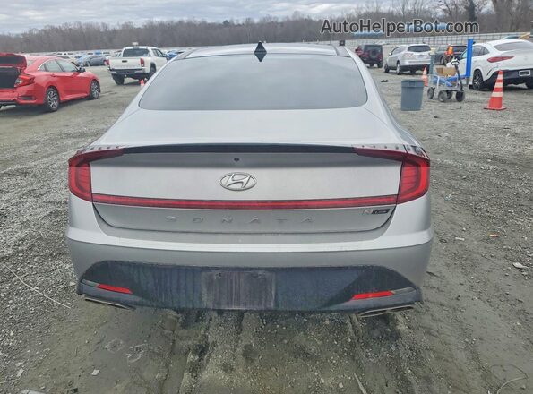 5NPEK4JC9MH127807 2021 HYUNDAI SONATA Silver Widok z tyłu