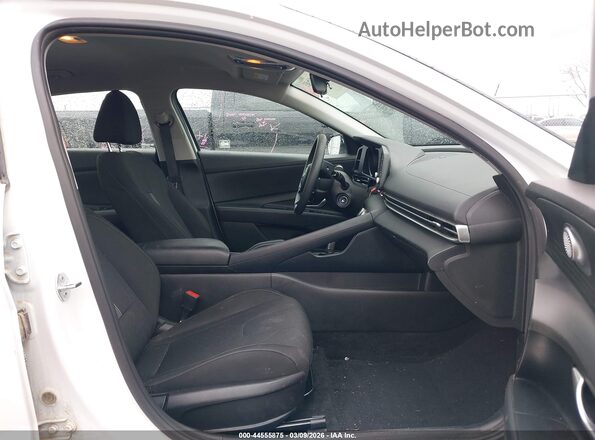 5NPLL4AG9MH047589 2021 HYUNDAI ELANTRA Белый Вид салона спереди