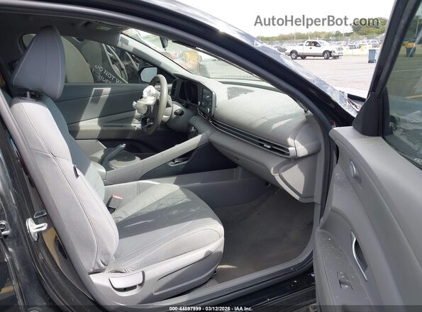 5NPLM4AG0MH011769 2021 HYUNDAI ELANTRA Черный Вид салона спереди