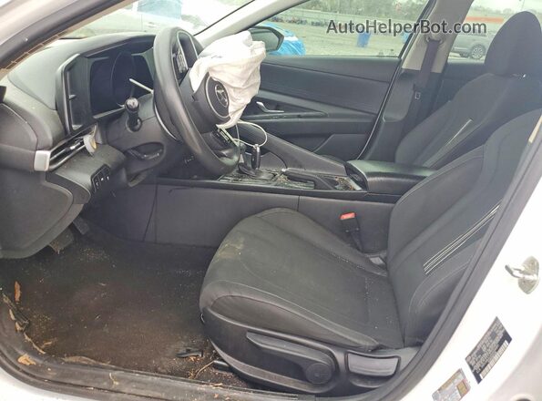 5NPLM4AG0MH045811 2021 HYUNDAI ELANTRA White Widok wnętrza z przodu
