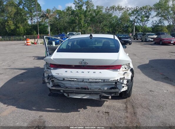 5NPLM4AG3MH006842 2021 HYUNDAI ELANTRA White Դիմացի տեսք