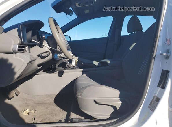 5NPLM4AG9MH030286 2021 HYUNDAI ELANTRA Белый Вид салона спереди