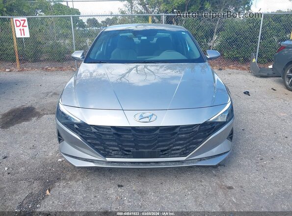 5NPLS4AG5MH006704 2021 HYUNDAI ELANTRA Silver Vista interior trasera