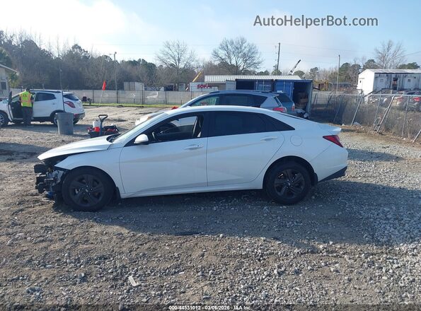 5NPLS4AG5NH084823 2022 HYUNDAI ELANTRA White 
