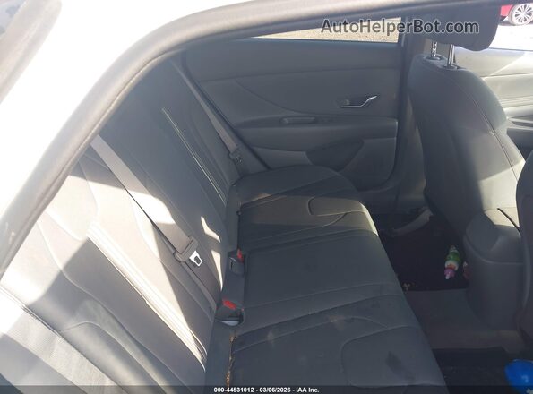5NPLS4AG5NH084823 2022 HYUNDAI ELANTRA White Widok naklejki z numerem VIN
