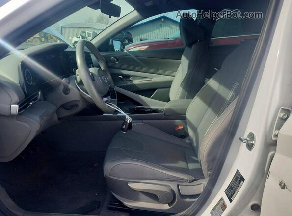 5NPLS4AG9MH048695 2021 HYUNDAI ELANTRA White Front interior view