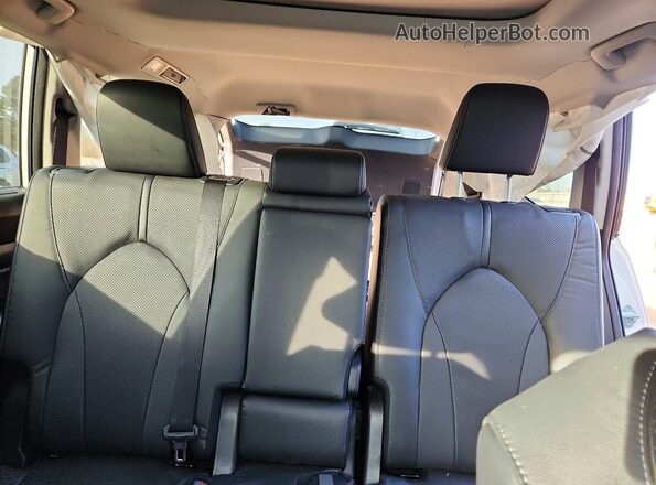 5TDAAAA50RS016758 2024 TOYOTA GRAND White Vista de los asientos traseros