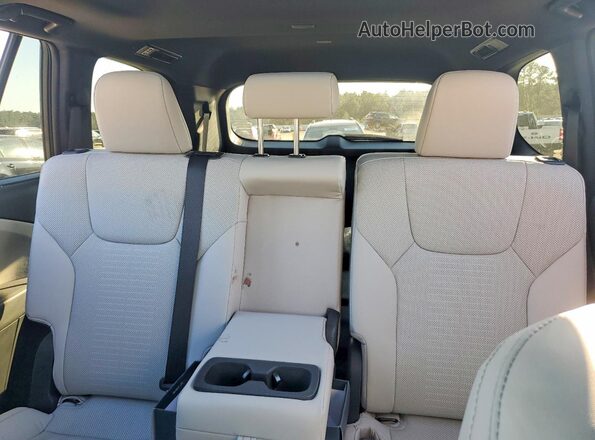 5TDAAAA60TS018459 2026 LEXUS TX White Rear seats view