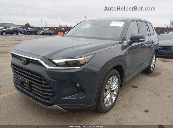 5TDAAAB50SS083784 2025 TOYOTA GRAND HIGHLANDER Blue Vista tres cuartos delantera izquierda