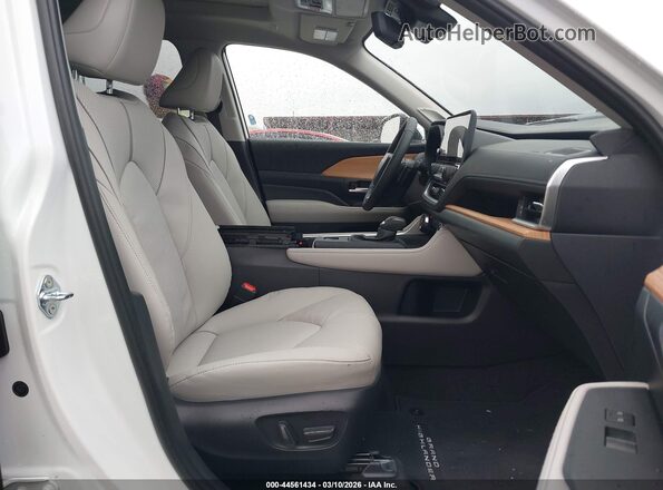 5TDAAAB53TS127066 2026 TOYOTA GRAND HIGHLANDER Белый Вид салона спереди