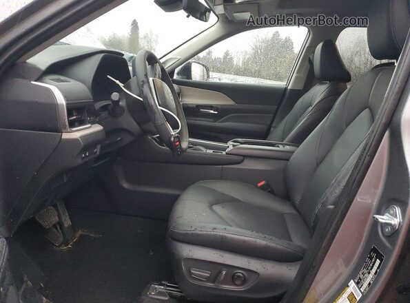 5TDAAAB5XSS102082 2025 TOYOTA GRAND Серебряный Вид салона спереди