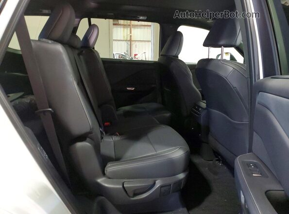 5TDAAAB6XSS035962 2025 LEXUS TX White Rear interior view
