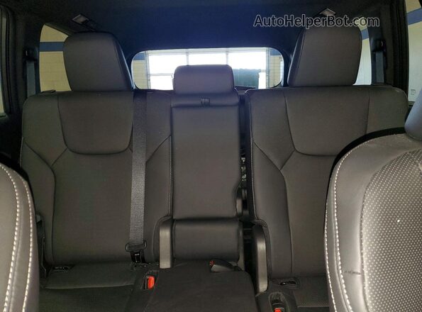 5TDAAAB6XSS035962 2025 LEXUS TX White Rear seats view