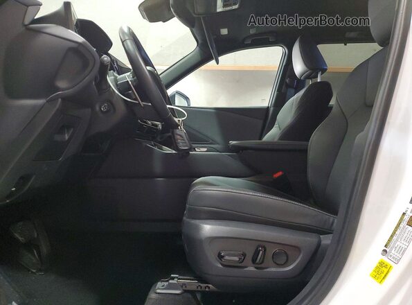 5TDAAAB6XSS035962 2025 LEXUS TX White Front interior view