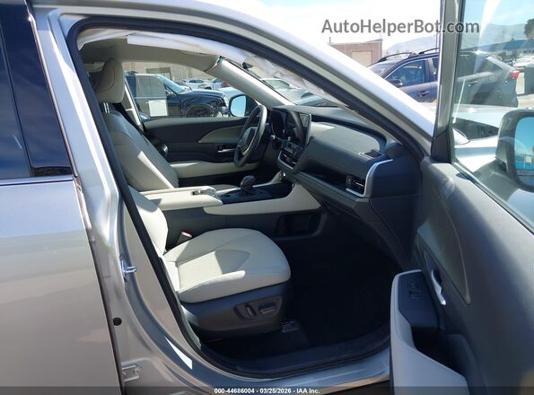 5TDACAB51SS035494 2025 TOYOTA LE Silver Սալոնի դիմացի տեսք
