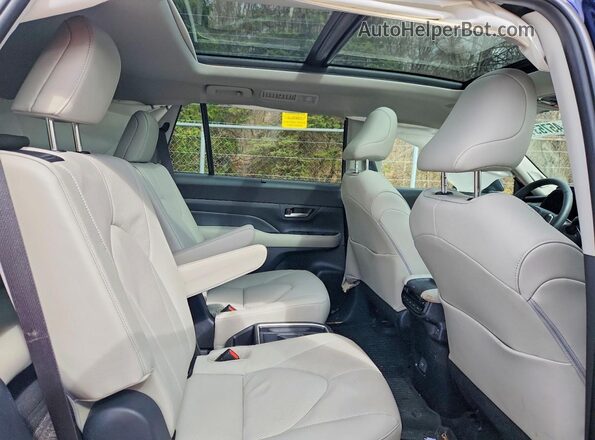5TDACAB56TS077001 2026 TOYOTA LIMITED Blue Vista interior trasera