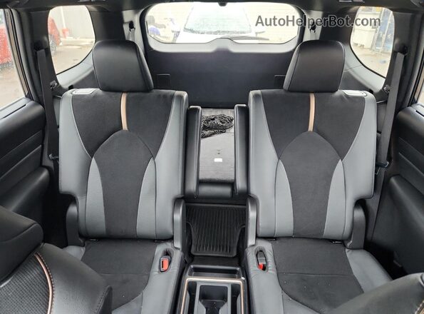 5TDADAB50RS002008 2024 TOYOTA HIGHLANDER HYBRID Black Widok tylnych siedzeń