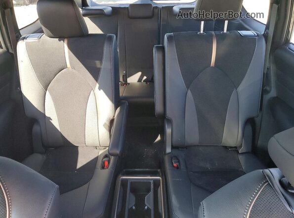 5TDADAB59RS007899 2024 TOYOTA HIGHLANDER HYBRID Black Widok tylnych siedzeń