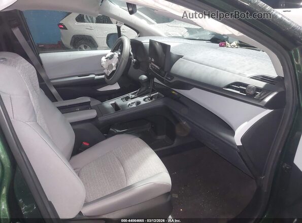 5TDBSKFC4SS171706 2025 TOYOTA LE Зеленый Вид салона спереди