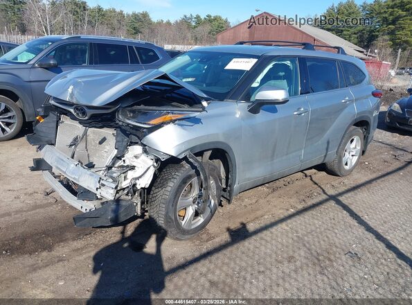 5TDBZRBH2MS155304 2021 TOYOTA LE Silver Առջևի ձախ երեք քառորդ տեսարան