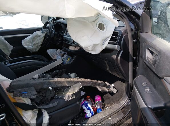 5TDBZRFH7HS412845 2017 TOYOTA LE Black Widok wnętrza z przodu