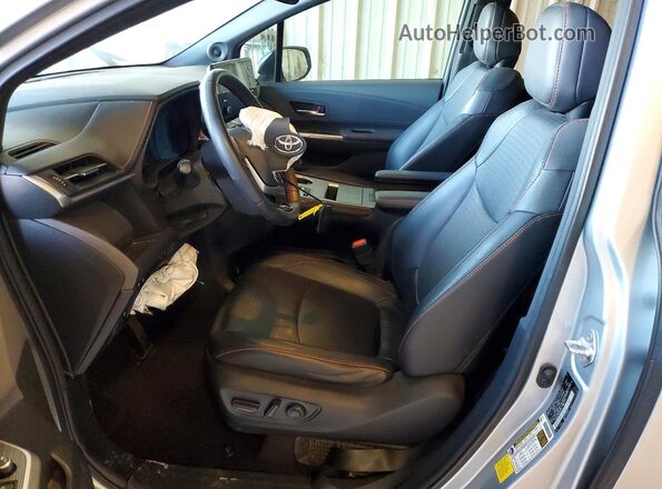 5TDDRKEC1MS040337 2021 TOYOTA SIENNA Gray Front interior view
