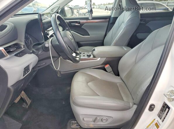5TDDZRBH3MS083098 2021 TOYOTA LIMITED White Սալոնի դիմացի տեսք