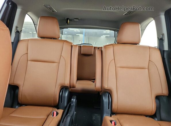 5TDDZRFH1JS894243 2018 TOYOTA LIMITED Silver Հետևի նստատեղերի տեսք