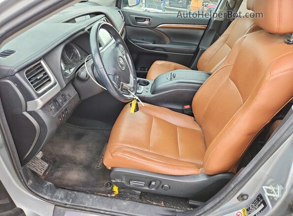 5TDDZRFH1JS894243 2018 TOYOTA LIMITED Silver Սալոնի դիմացի տեսք