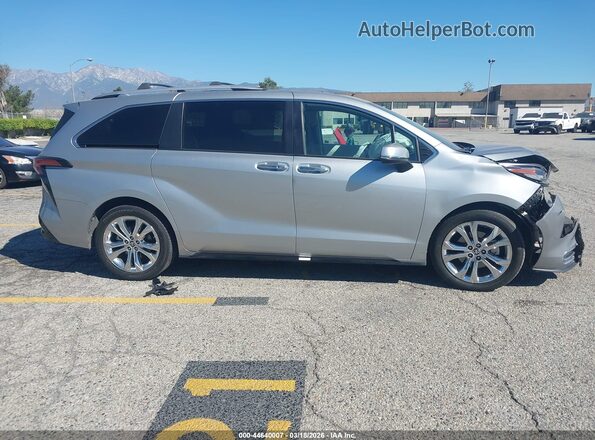 5TDERKEC4RS198165 2024 TOYOTA SIENNA Silver Rear interior view