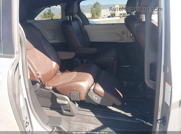 5TDERKEC4RS198165 2024 TOYOTA SIENNA Silver VIN sticker view